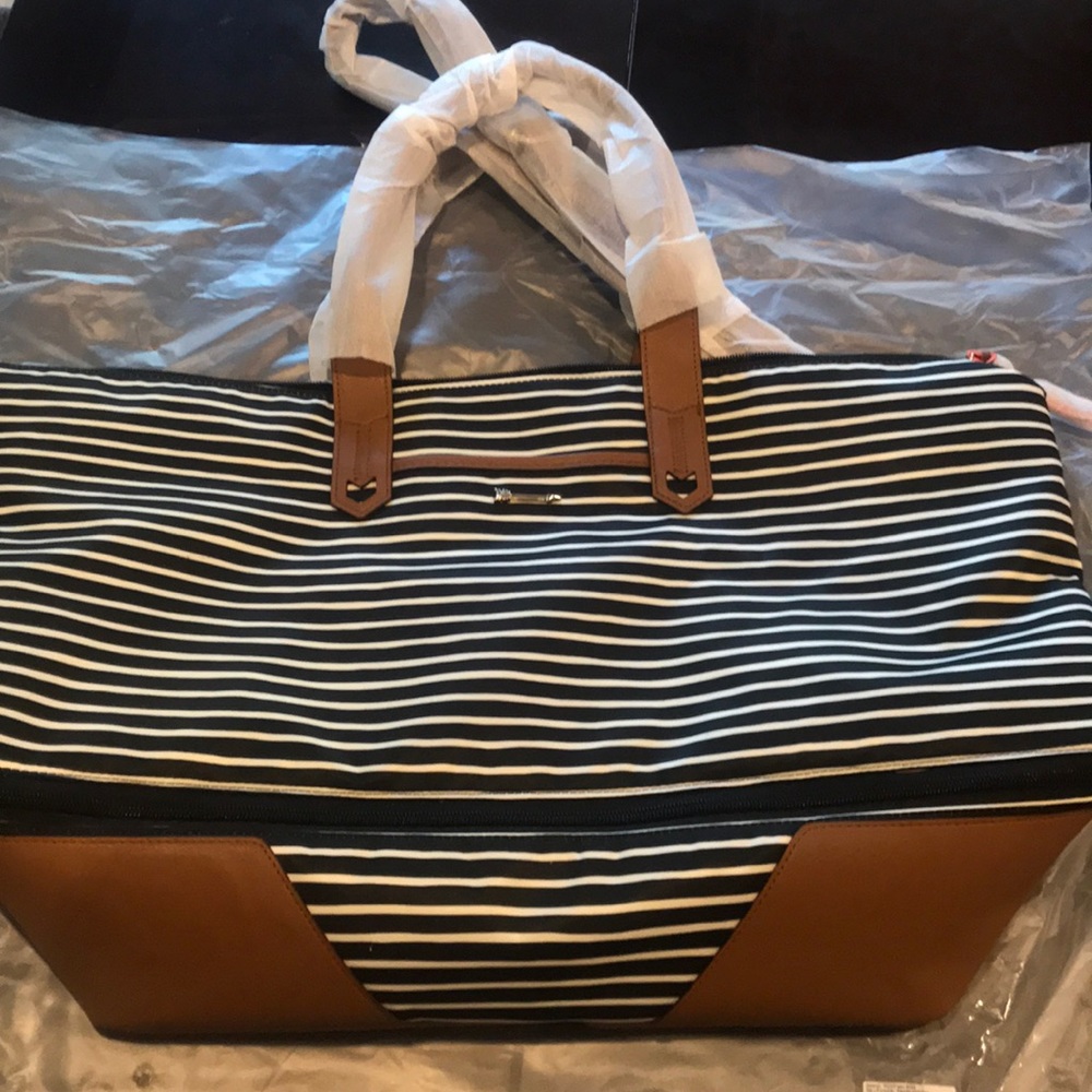 New never used Stella & Dot travel getaway bag